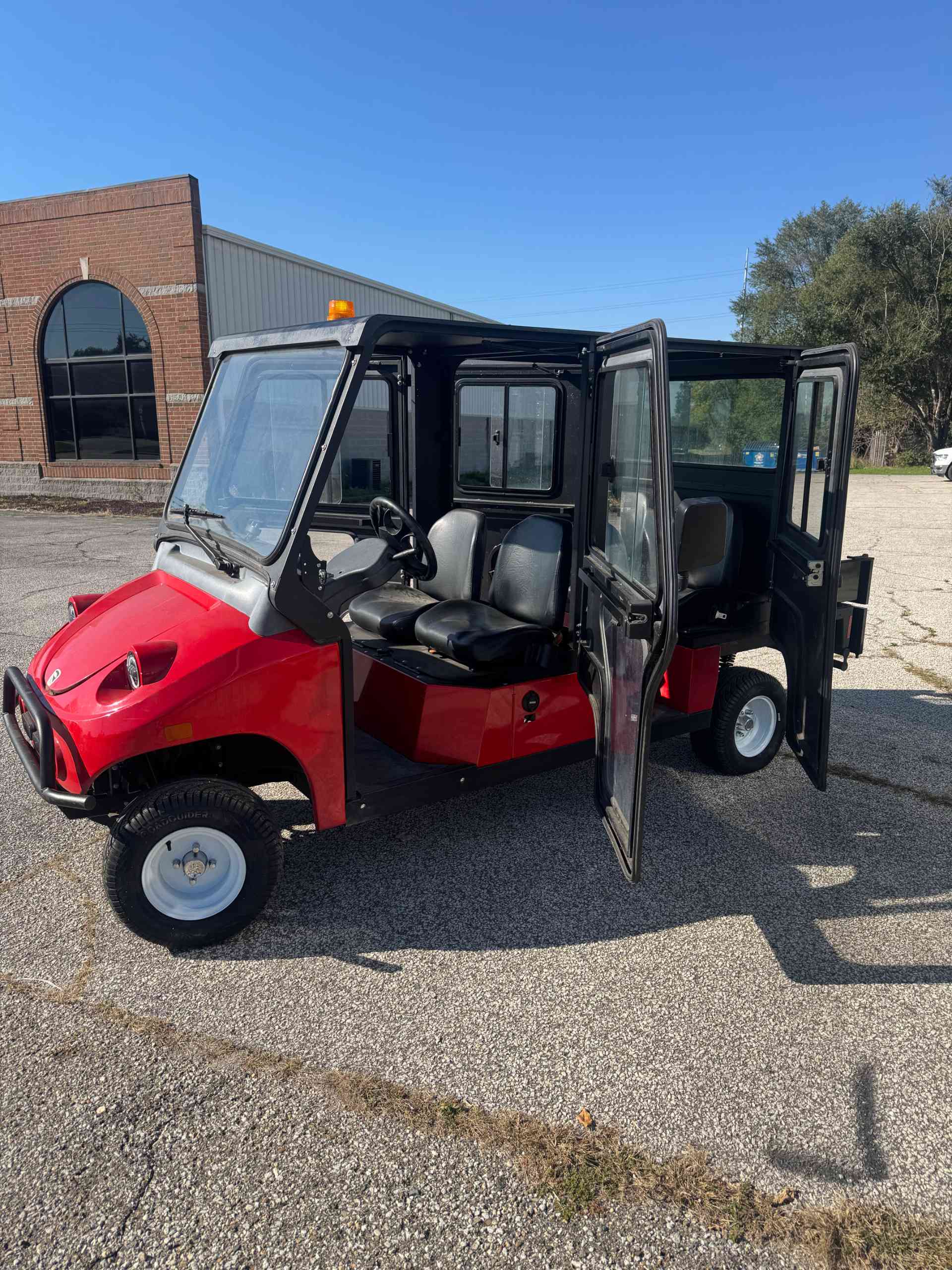 2020 COLUMBIA UTILITRUCK 100 Red image 6