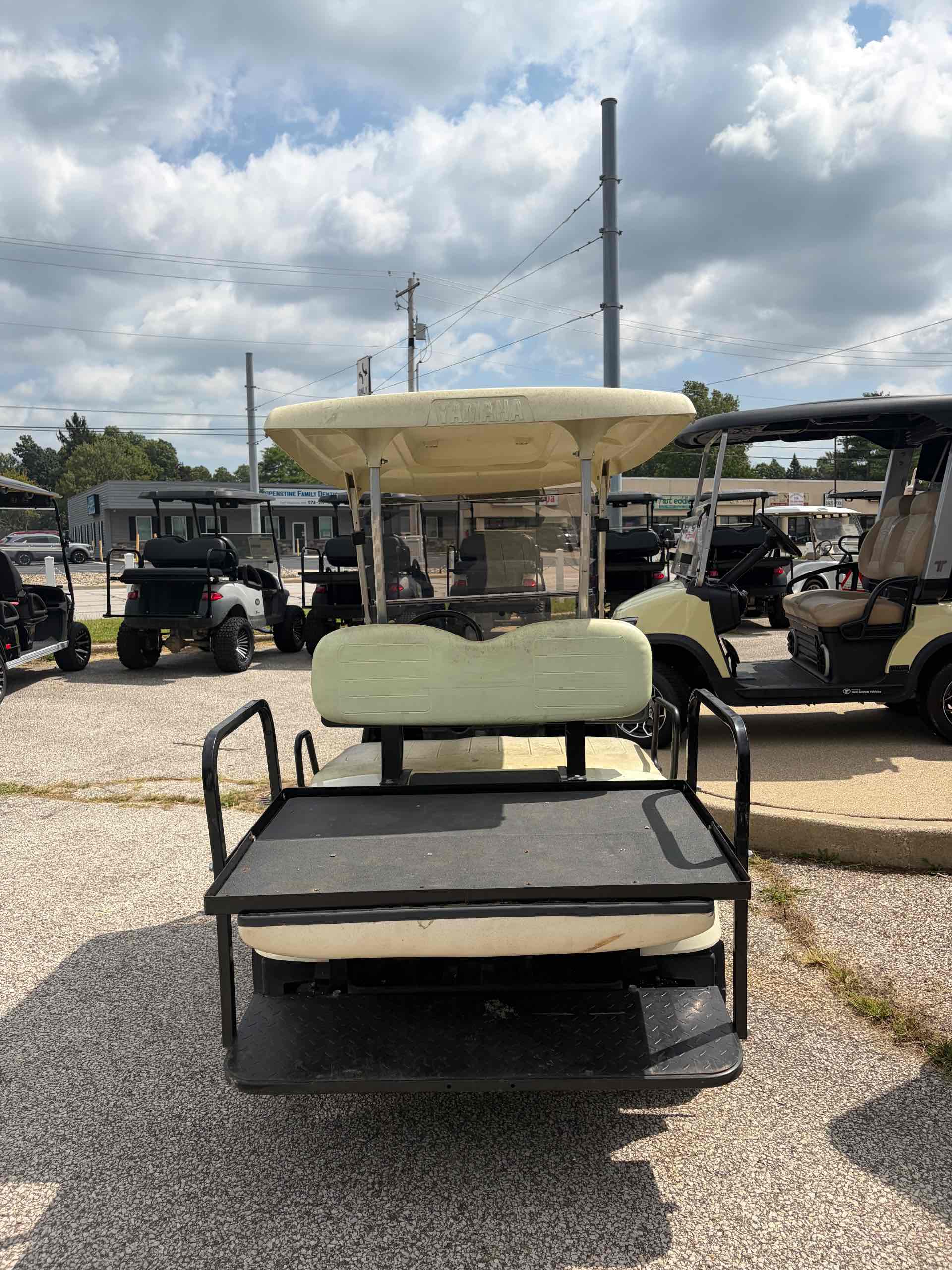 2004 Yamaha G22 White