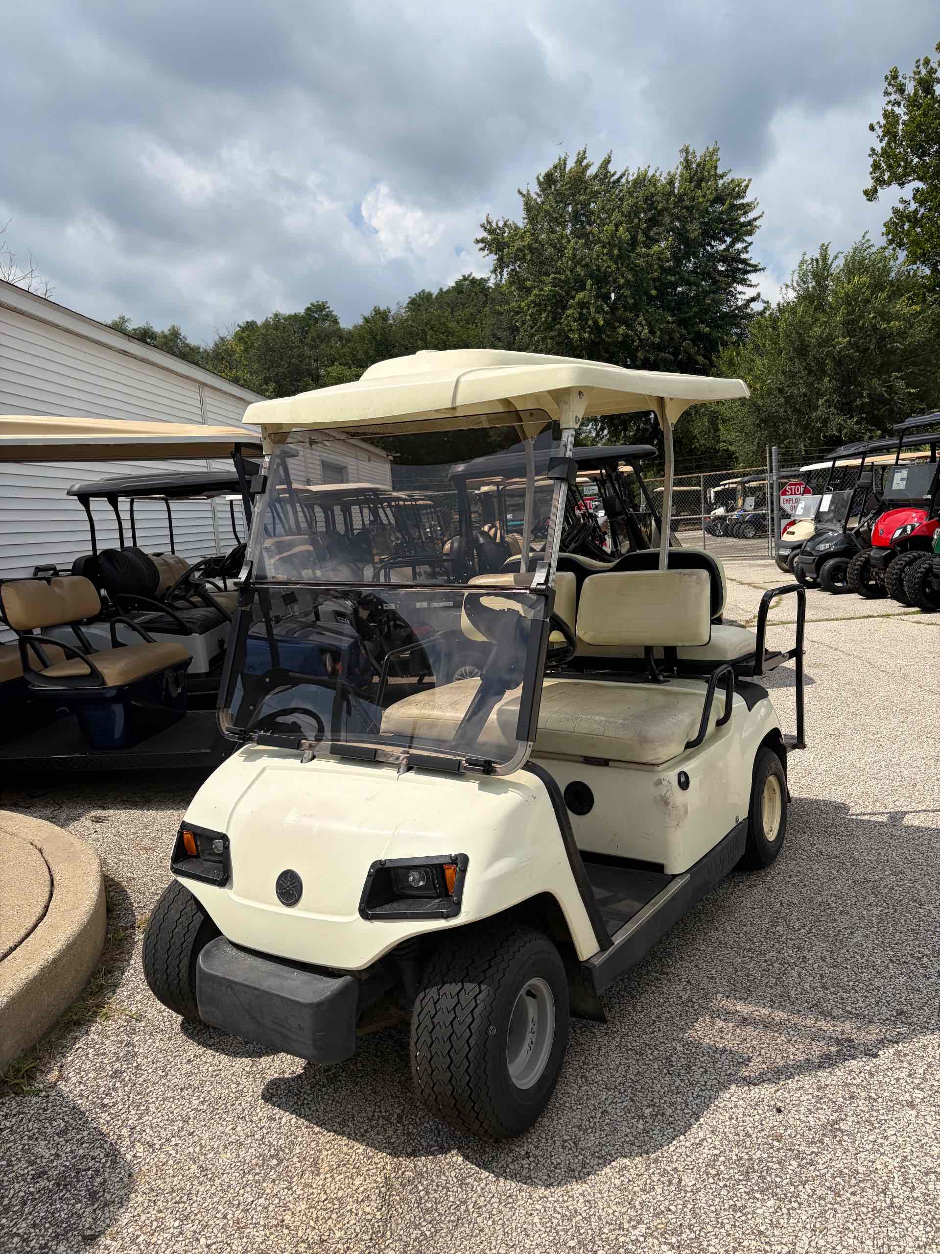 2004 Yamaha G22 White image 3