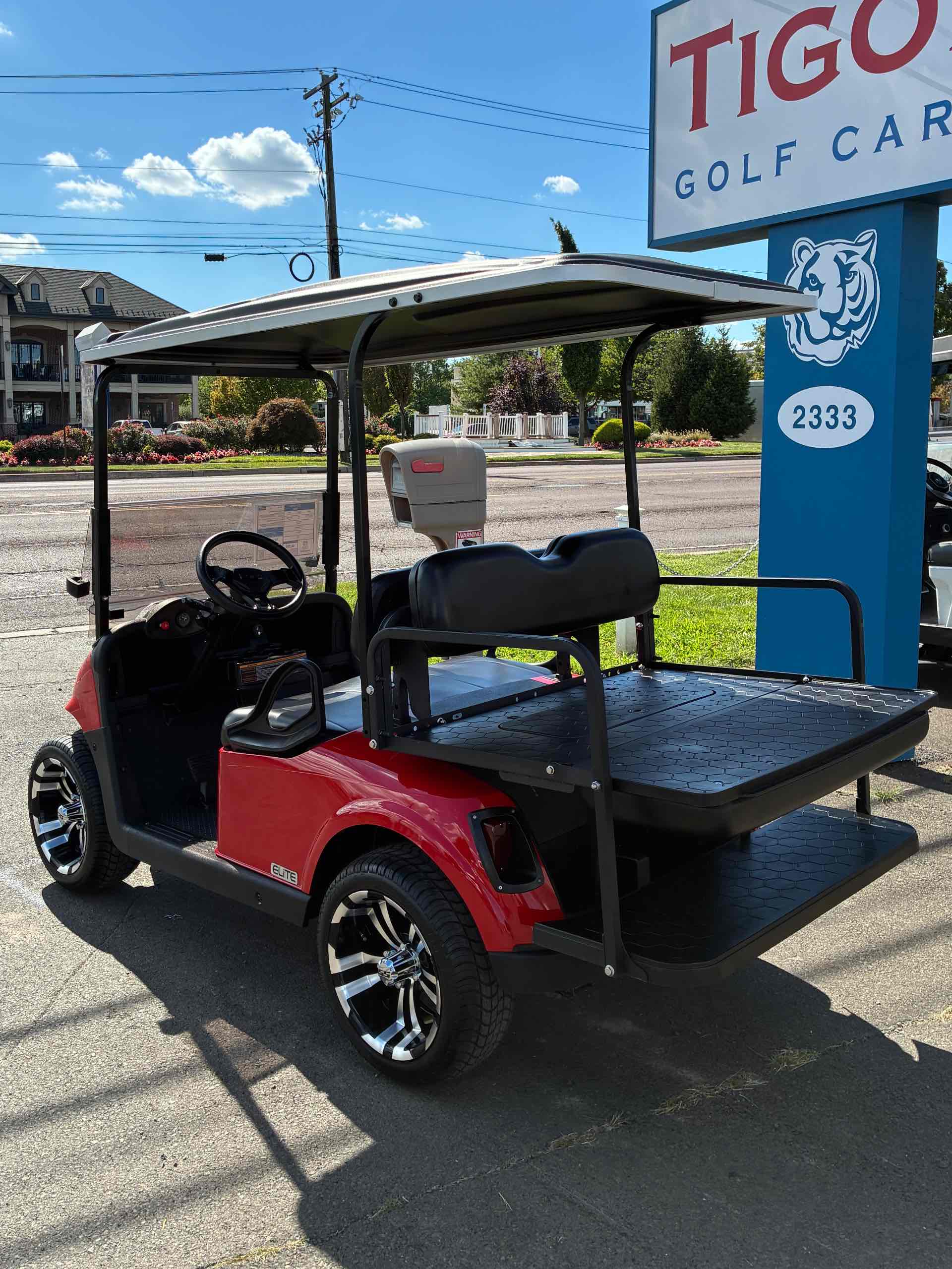 2021 EZGO RXV Red image 3