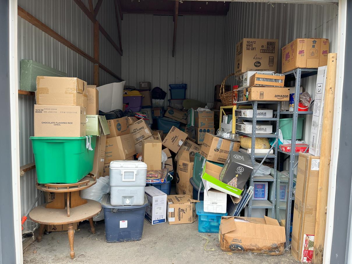 STORAGE UNIT AUCTION FOUR UNITS Howard Auctions LLC