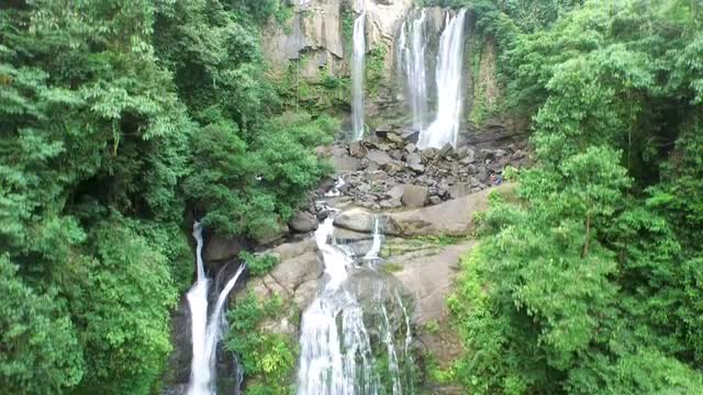 Costa Rica_Waterfall_Aerial Rise.mov