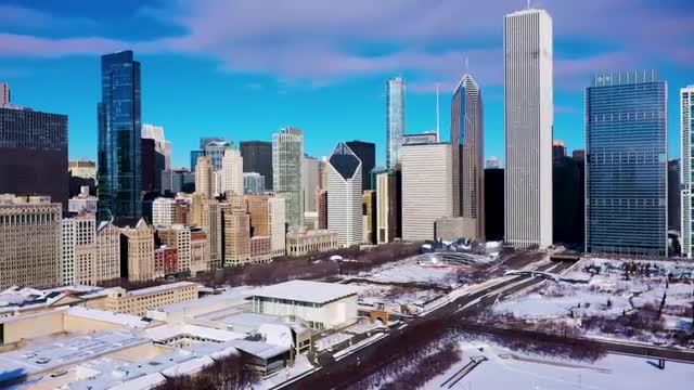 Panning shot of Chicago skyline