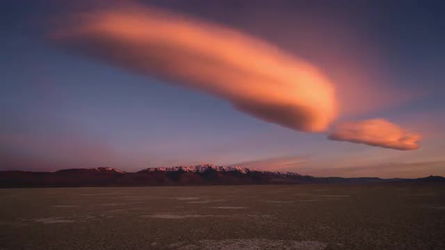 Desert Lenticular Clouds Timelapse 