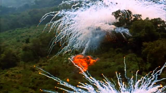 936120021 / Napalm Attack / Vietnam War / 1965-1973