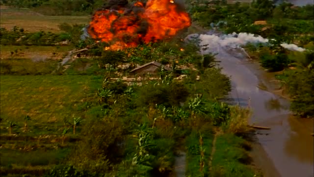 650625298 / Napalm Attack / Vietnam War / 1965-1973