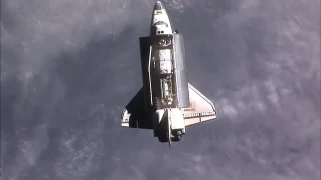 957704151 / Space Shuttle / Flying / Earth Orbit