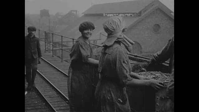 983654168 / Feminism / Mine / France / 