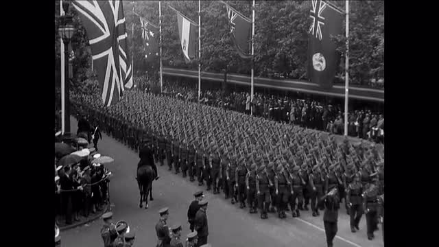261045861 / Parade / Victory Celebration / London / 
