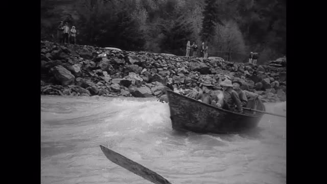318894065 / Whitewater / Rowing / McKenzie River / USA / 