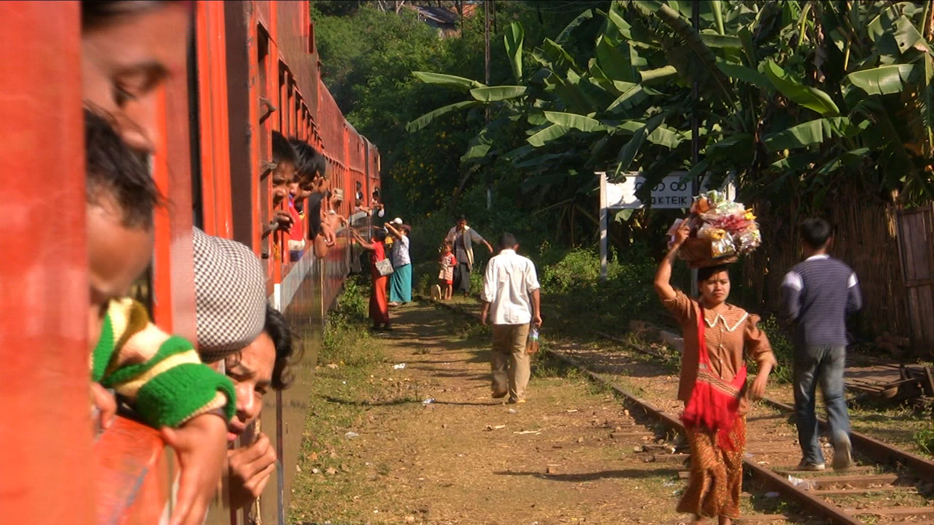450638910 / Railway Ride / Passenger Train / Myanmar