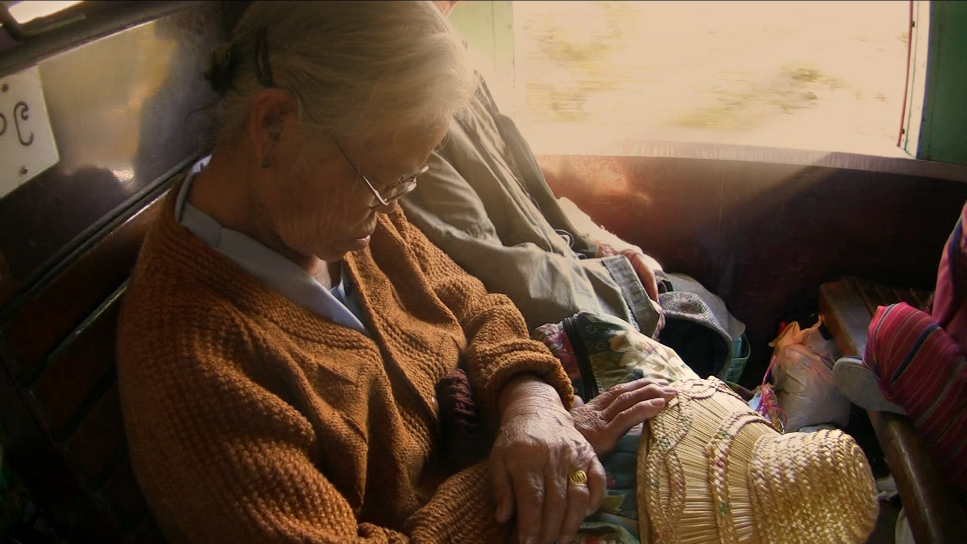 667090243 / Railway Ride / Passenger Train / Myanmar
