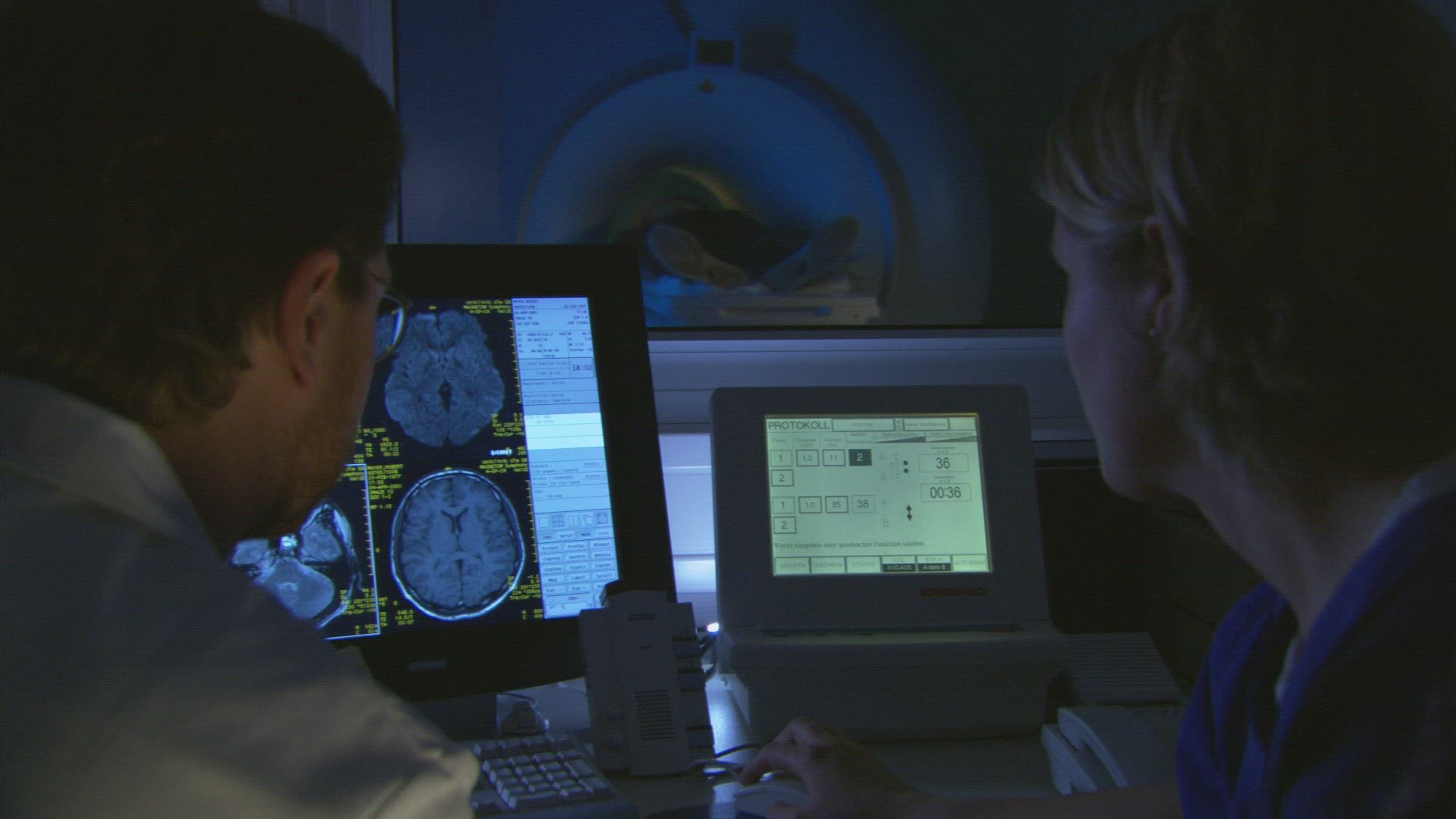 584575295 / People / Magnetic Resonance Imaging / Germany