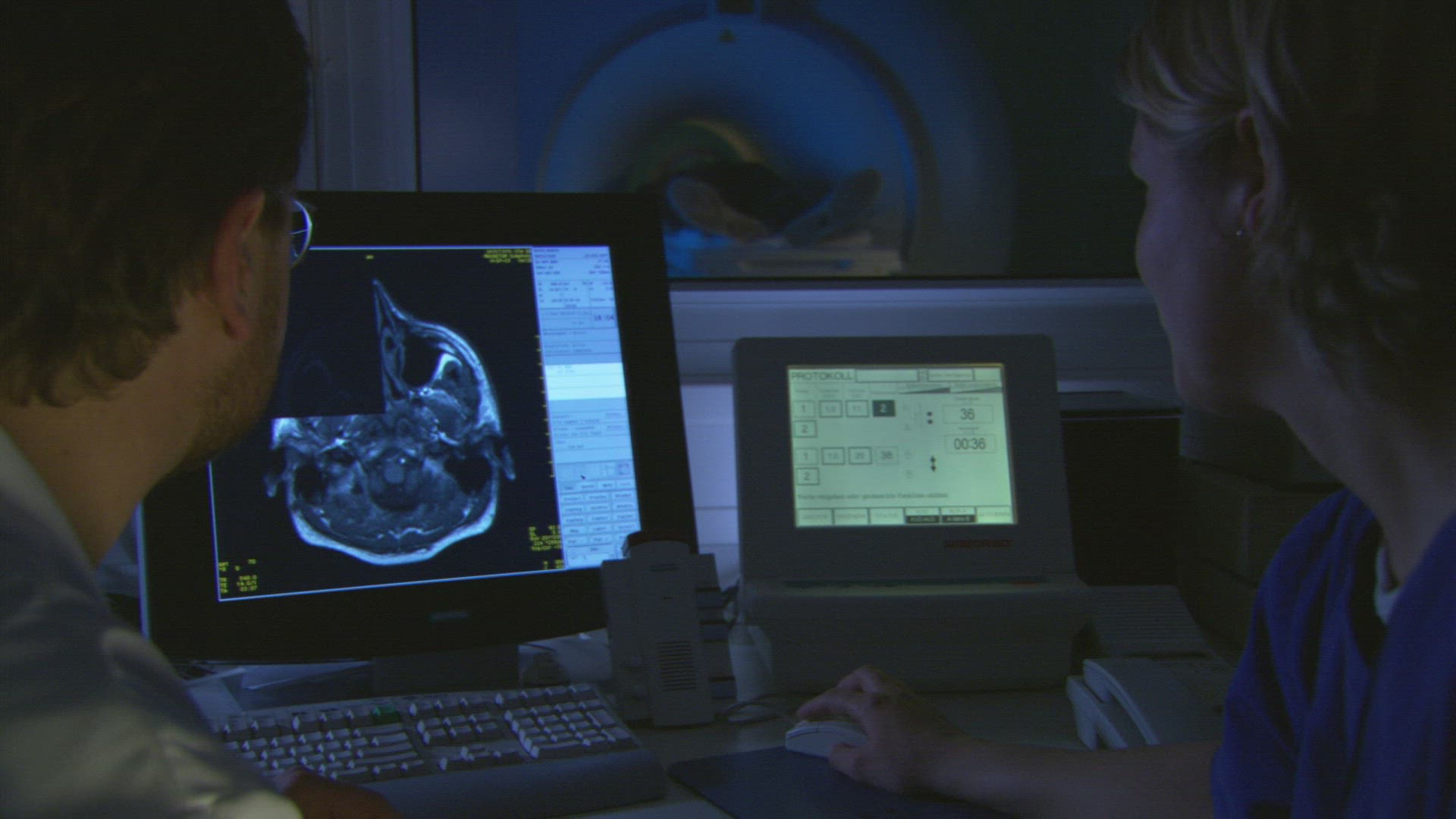548480383 / People / Magnetic Resonance Imaging / Germany