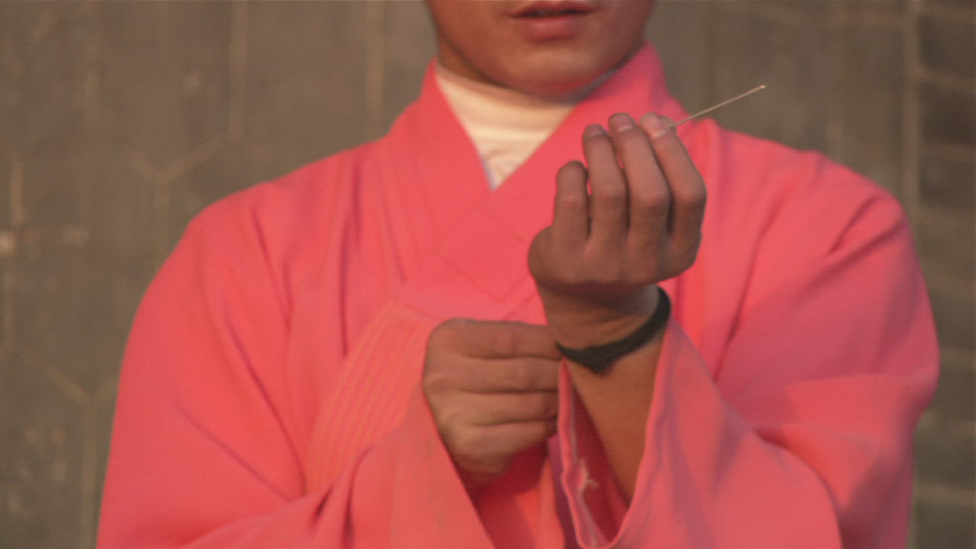 531033475 / Needle Throwing / Shaolin Monk / China