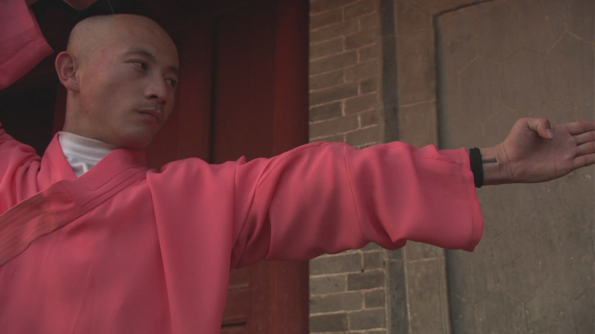 392949704 / Needle Throwing / Shaolin Monk / China