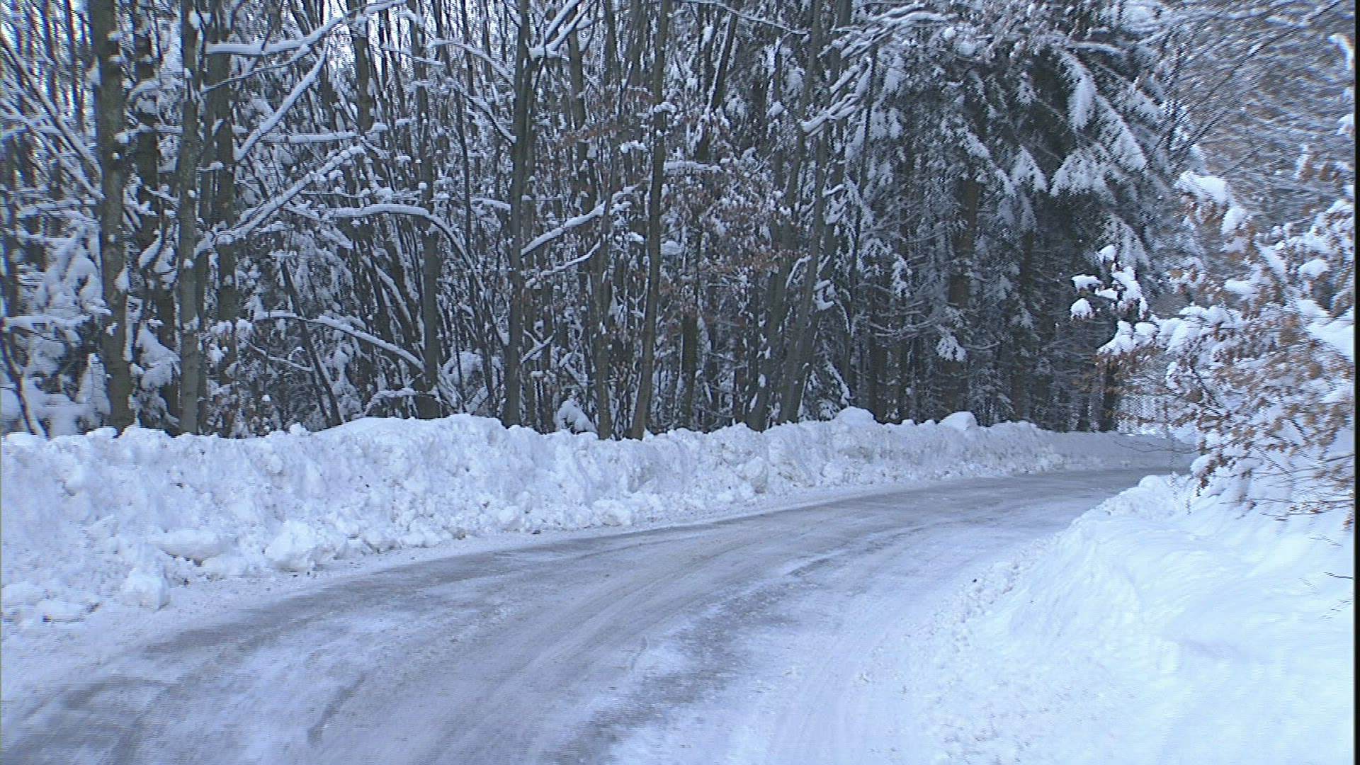 756898916 / Travelling Shot / Winter / Street / Austria
