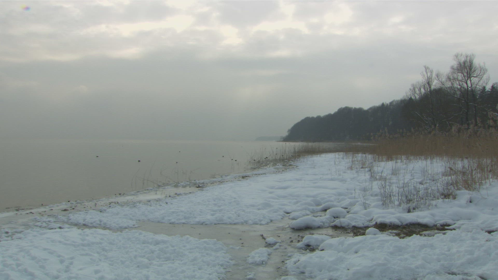 386936322 / Waterside / Chiemsee / Germany