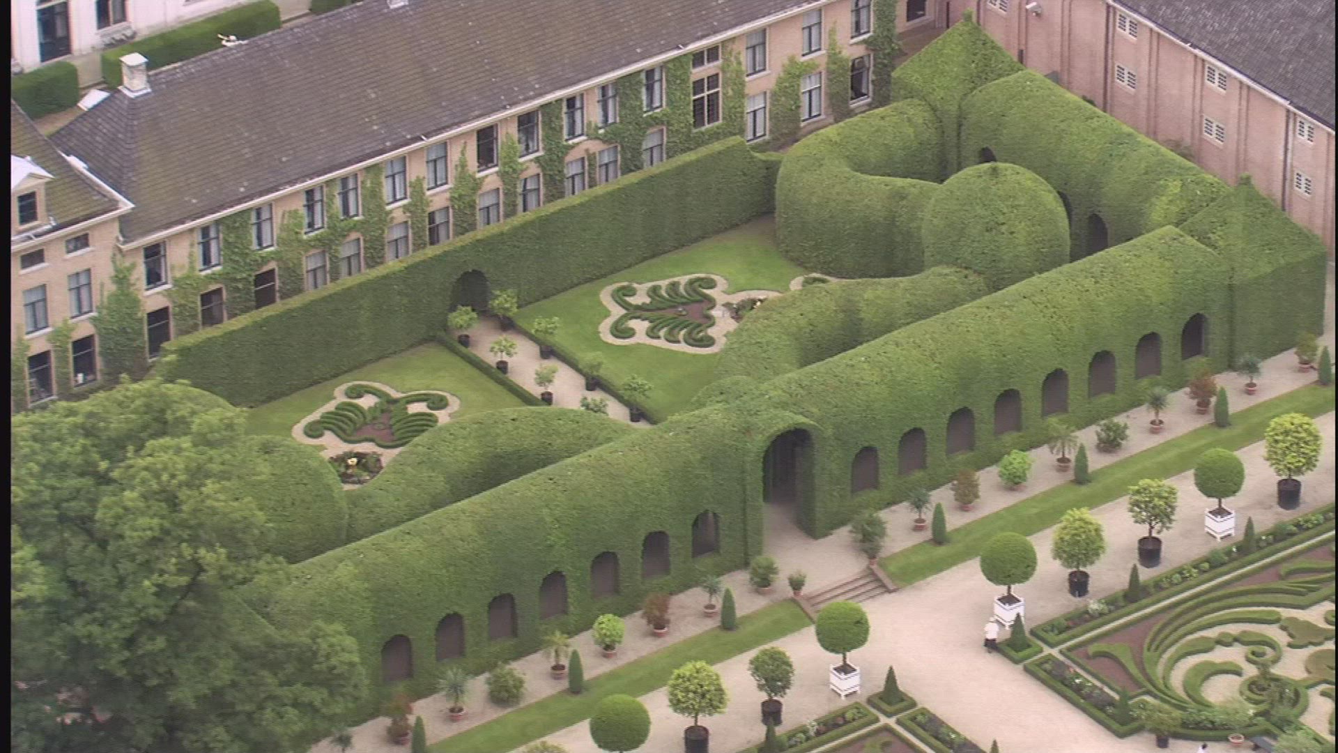 483367011 / Castle / Palace Garden / Apeldoorn / Netherlands