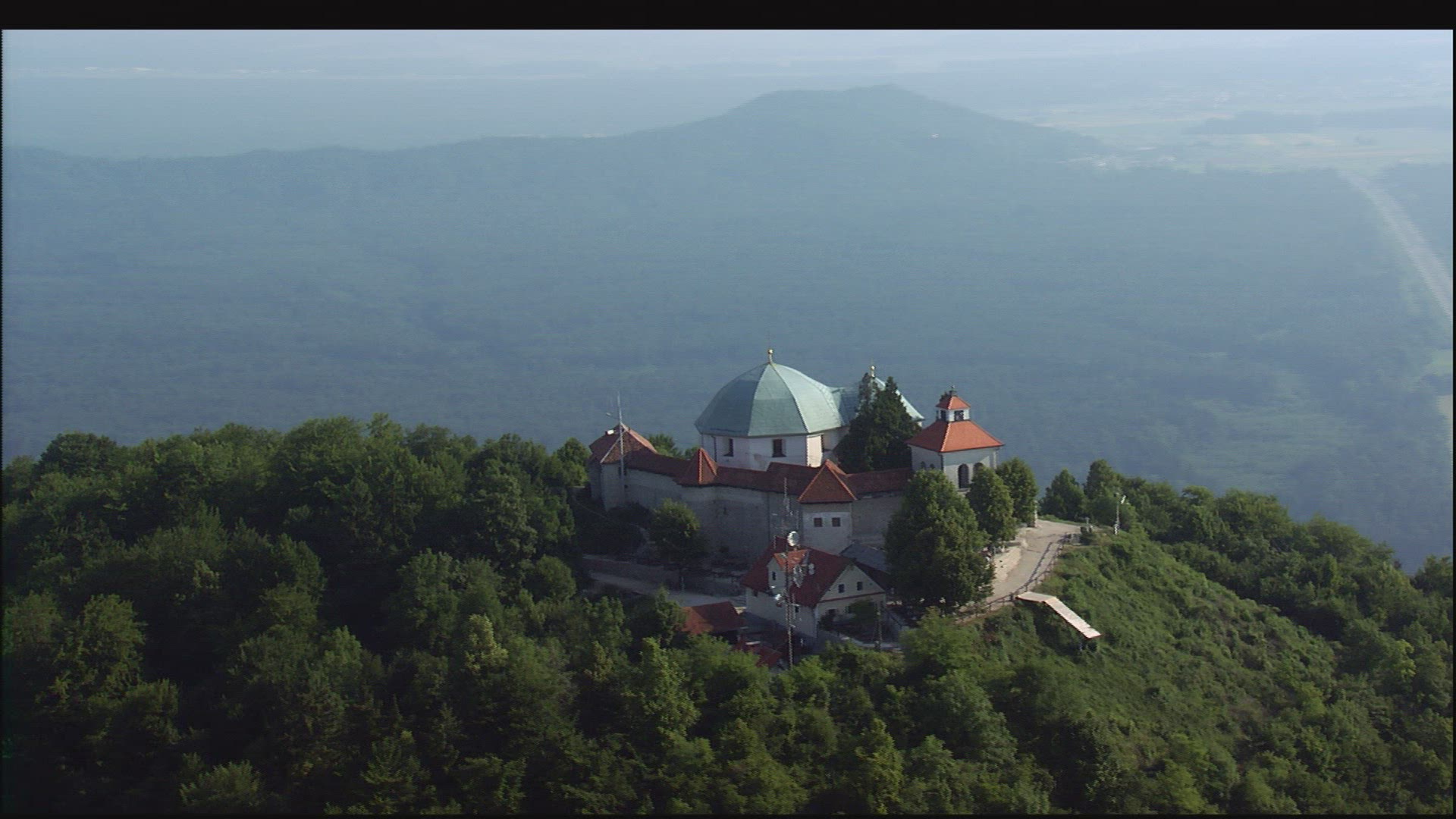 989649589 / Chapel / Mountain / Slovenia