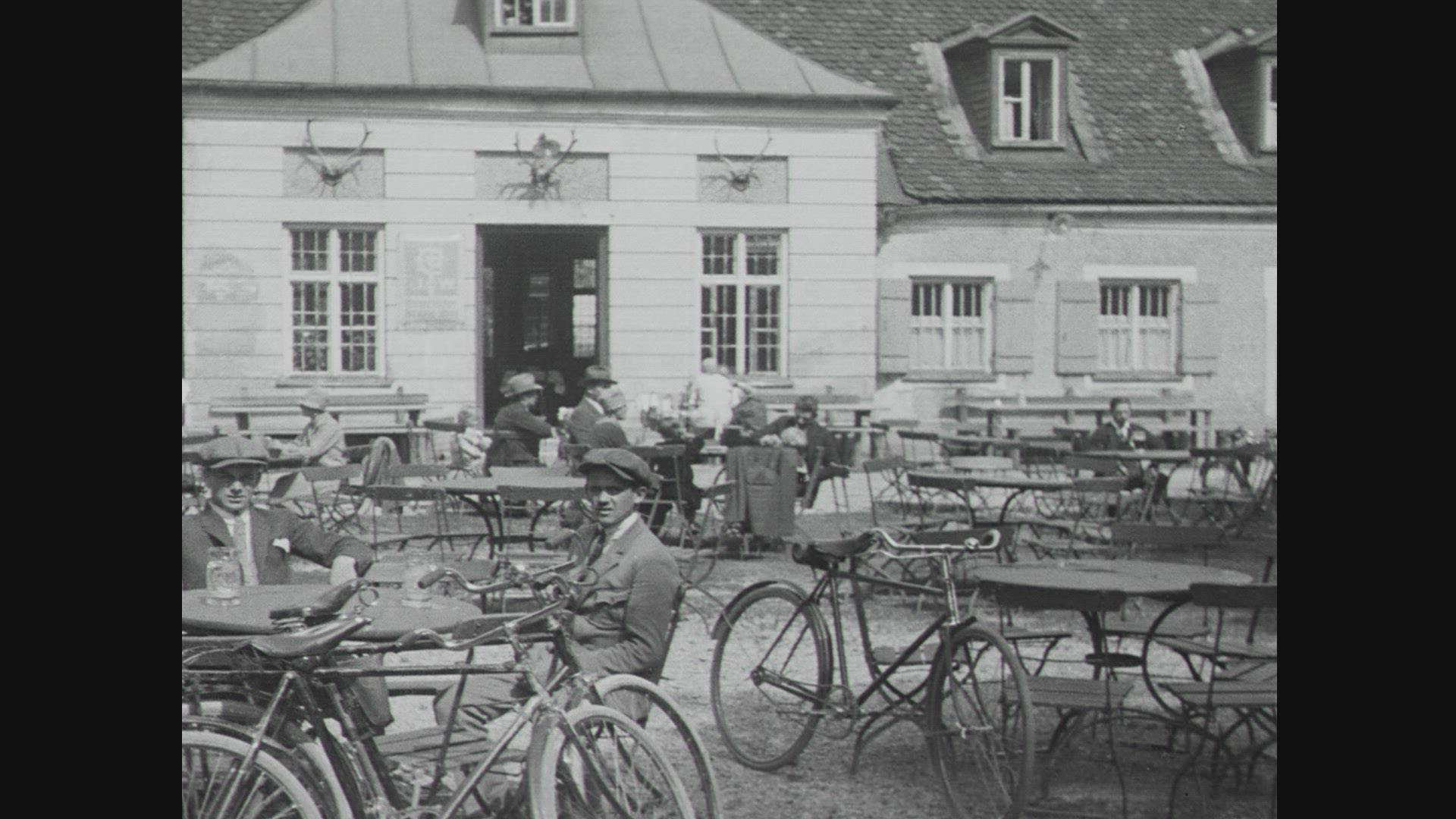 273133397 / Beer Garden / Munich / Germany / 1925-1930