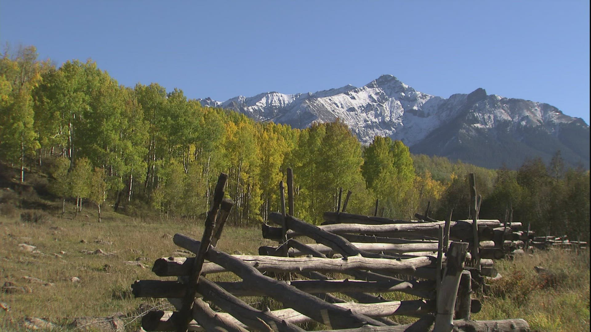 619075098 / Blue Sky / Mountain / Colorado