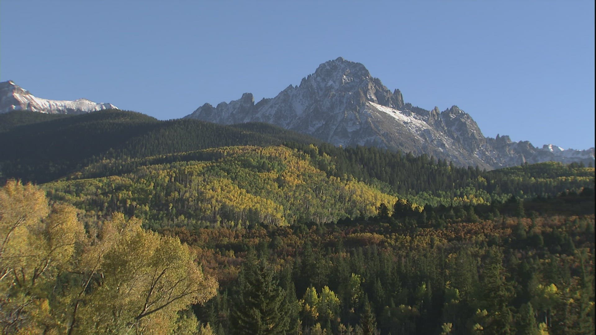 528786197 / Blue Sky / Mountain / Colorado