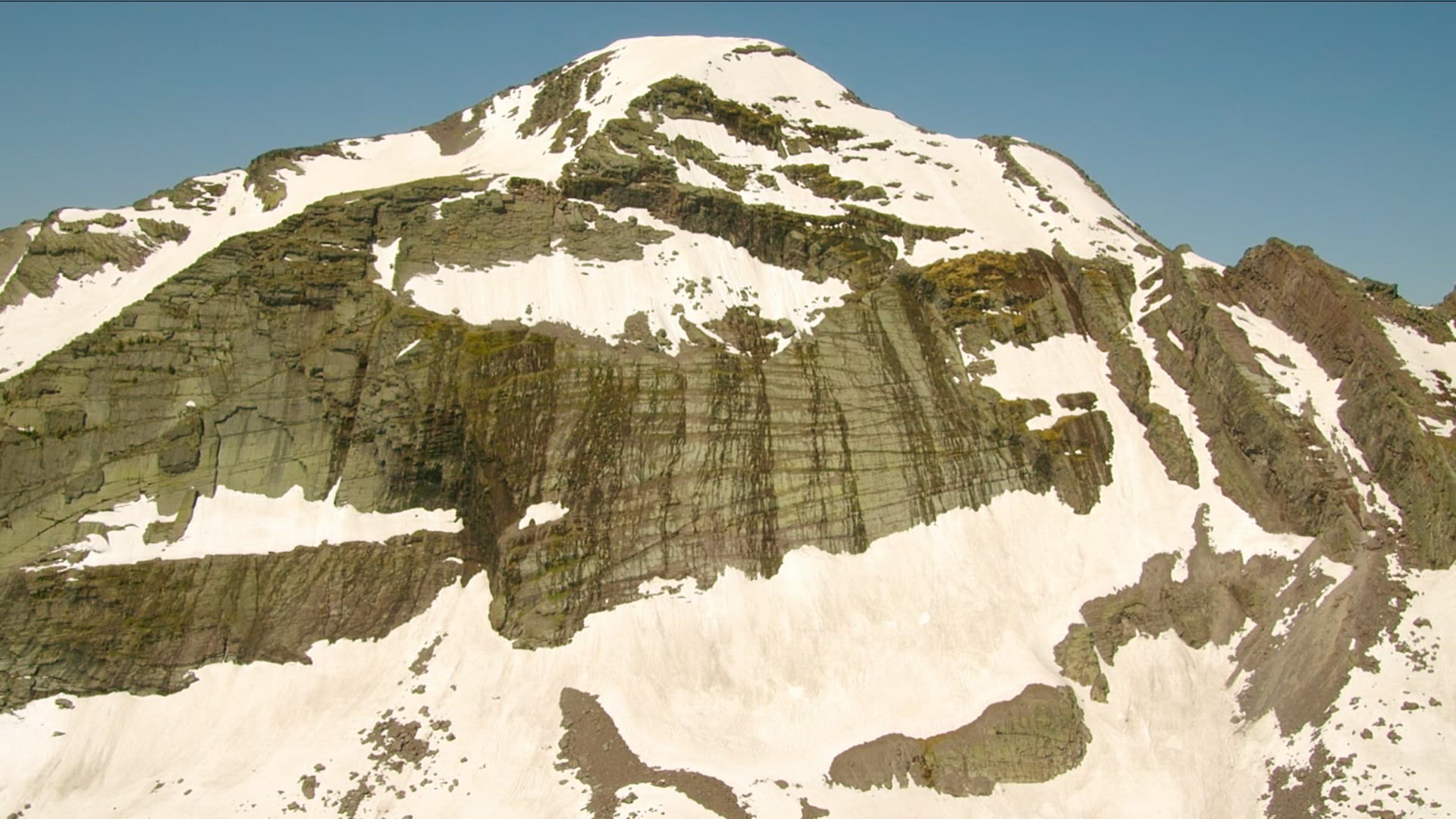 565187585 / Scenic / High Mountain Regions / Beauty in Nature