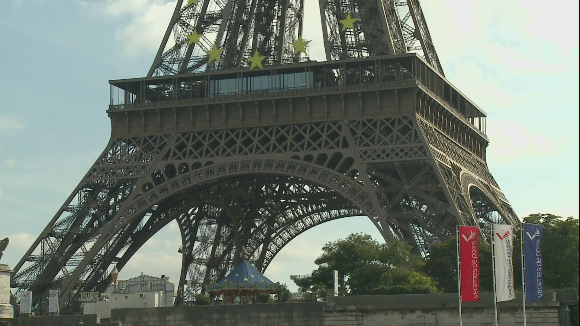 724609838 / Eiffel Tower / Day / Paris / France