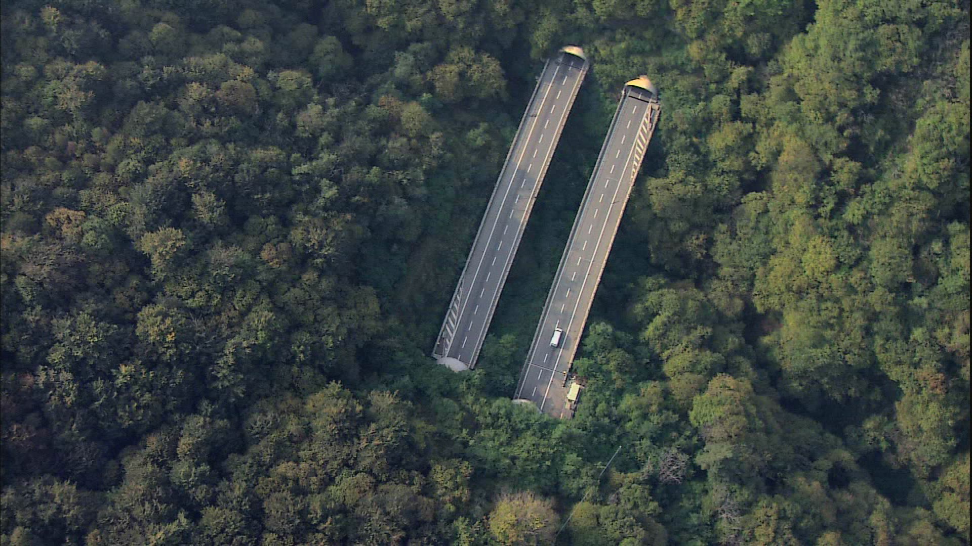 390096047 / Lombardy / Italy / Aerial