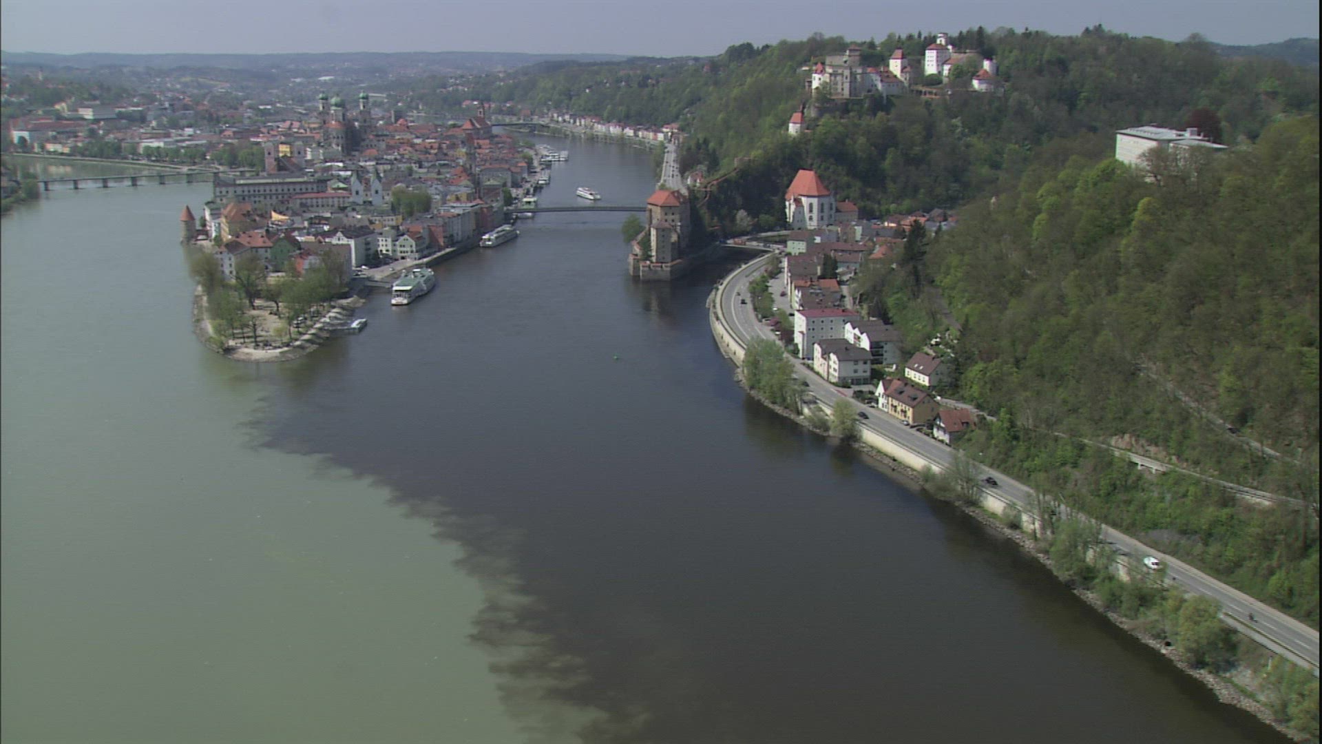 825140302 / City View / River / Passau / Aerial