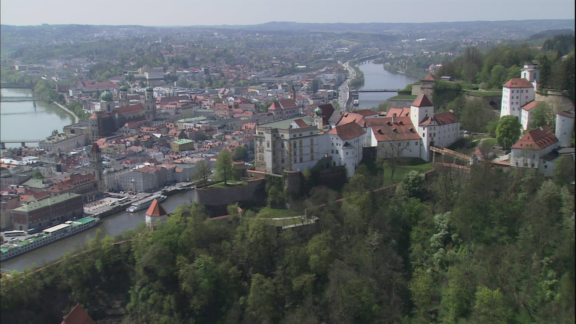 162765457 / City View / River / Passau / Aerial