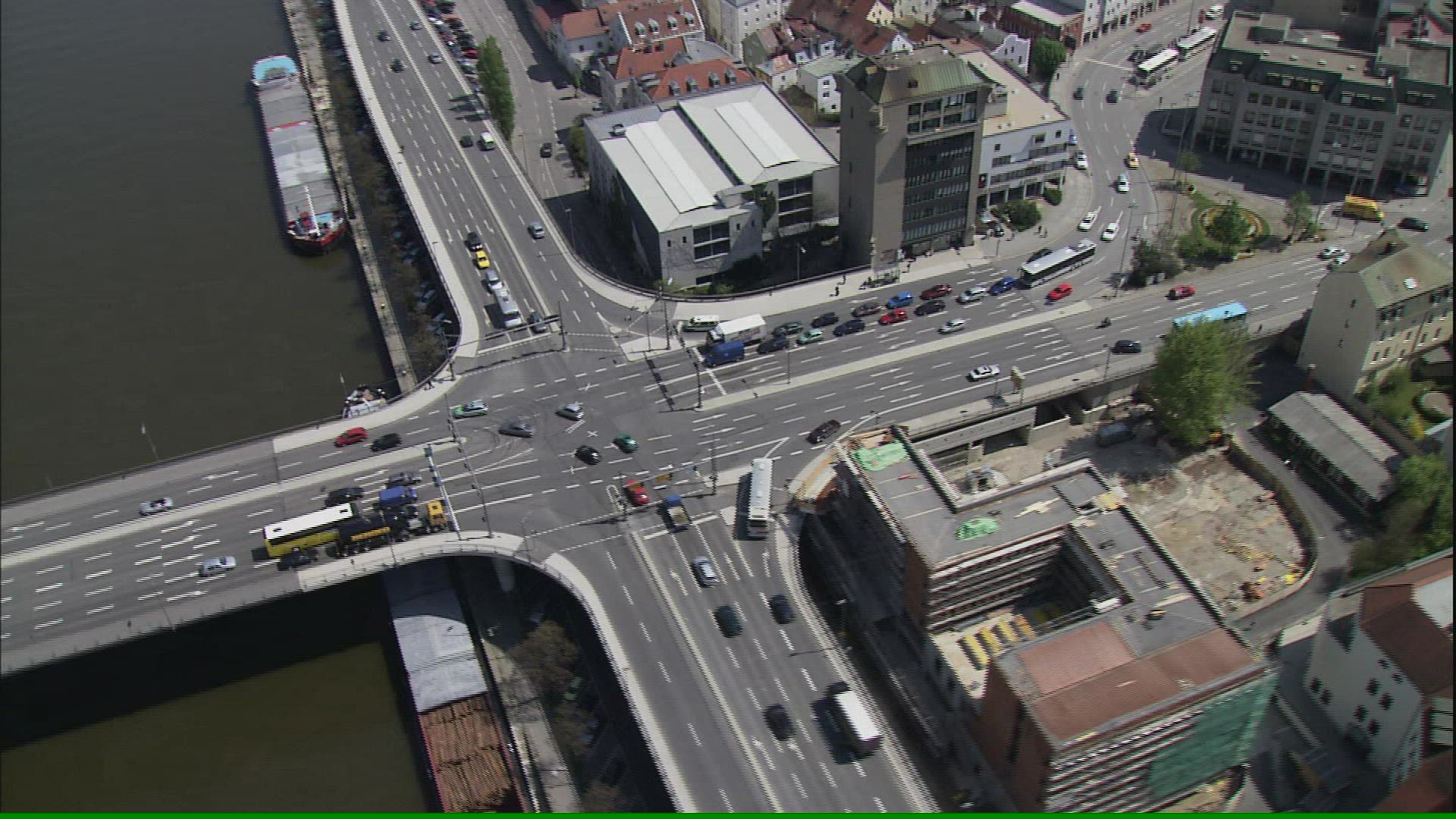 383282715 / City View / River / Passau / Aerial