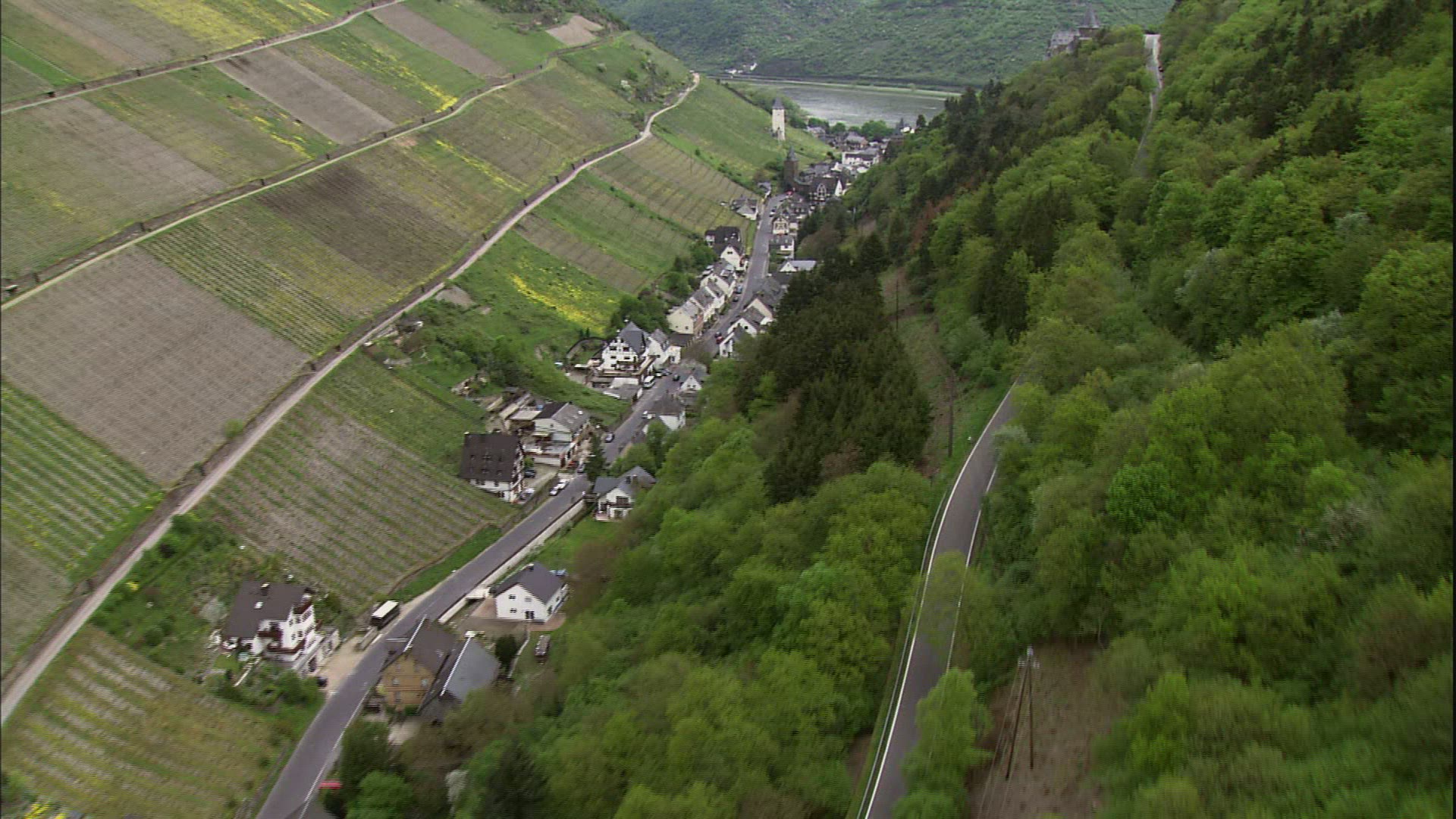 689152033 / River / Rhine / Germany / Aerial