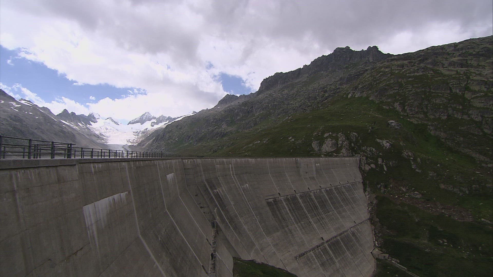644469715 / Retaining Wall / Switzerland
