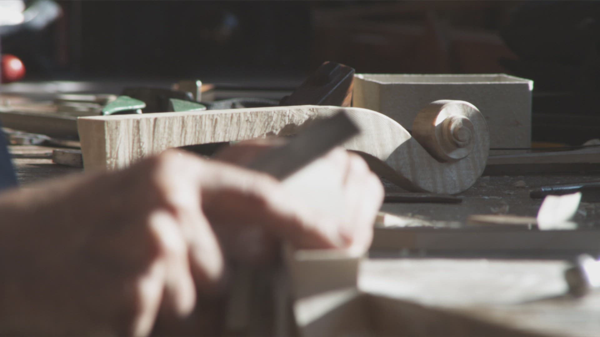 102137869 / Violin-Maker / Violin / Sounding Board / Working