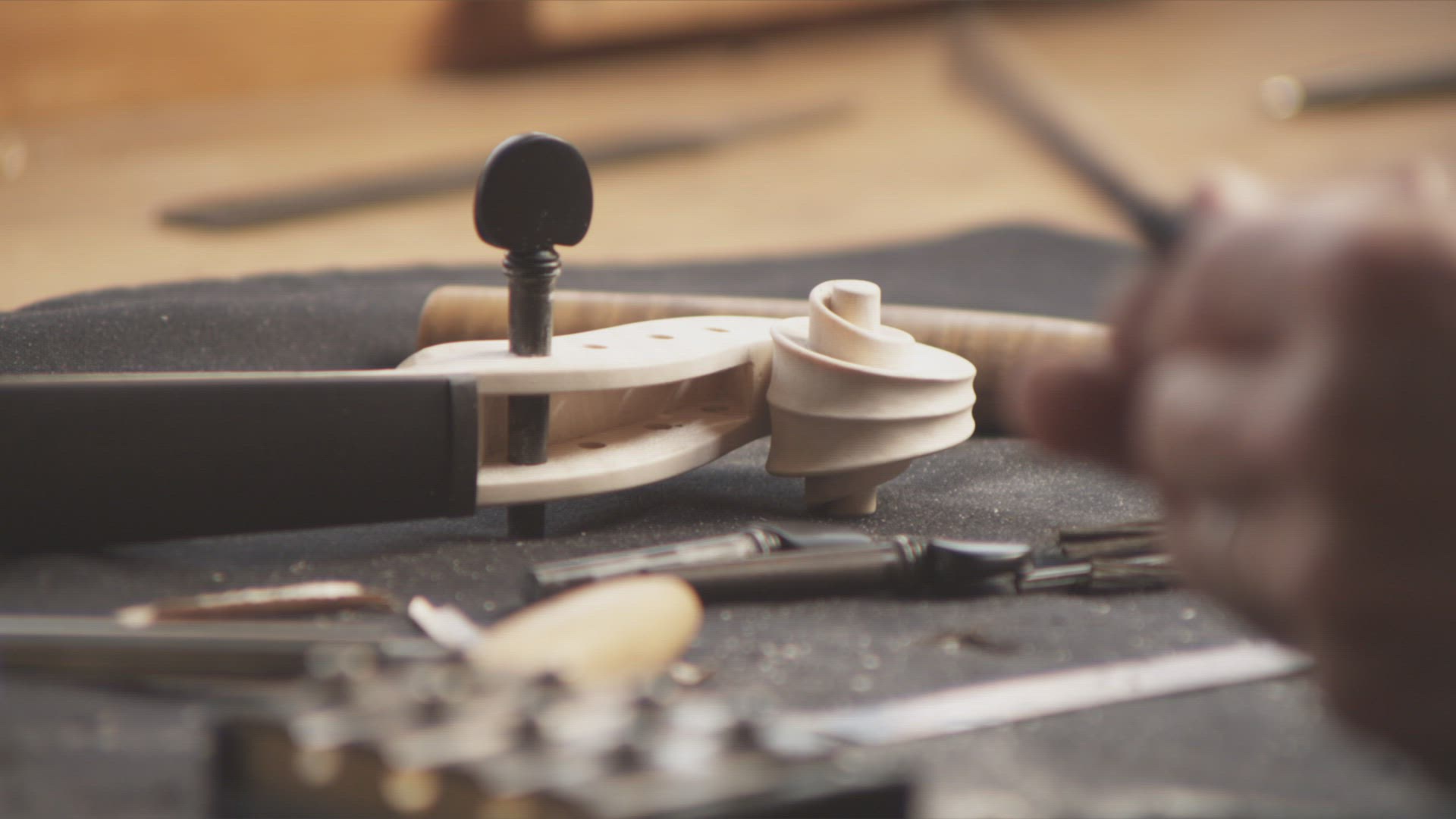 616596173 / Violin-Maker / Violin / Tuning Peg
