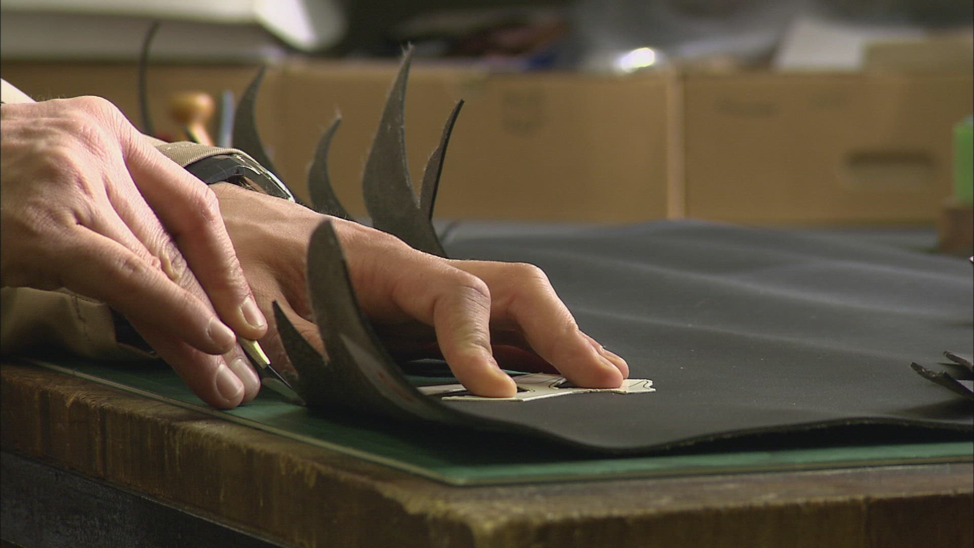 737745739 / Shoemaking / Cutting