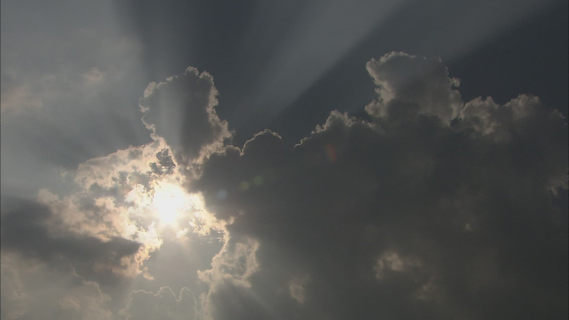 681185406 / Cloud / Sunray