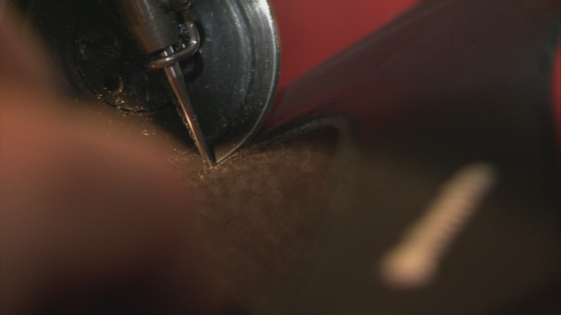 354410379 / Shoemaking / Sewing Machine