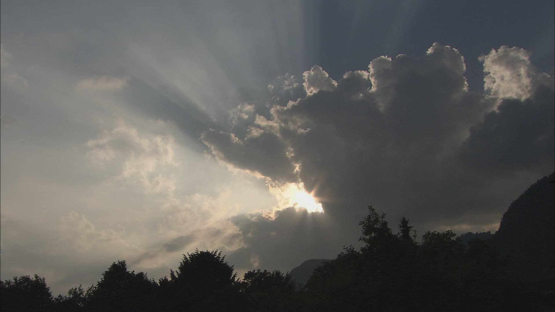 656350457 / Cloud / Sunray