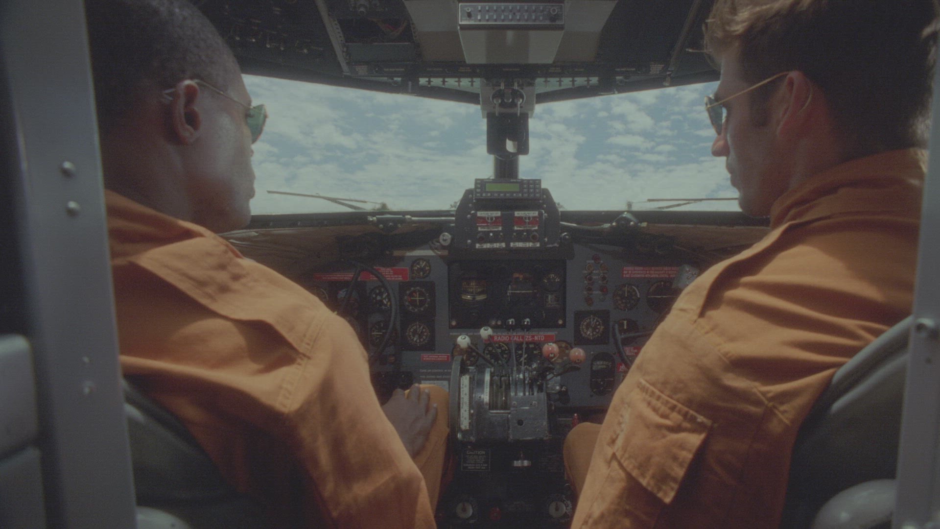 955781895 / Aeroplane / Pilot