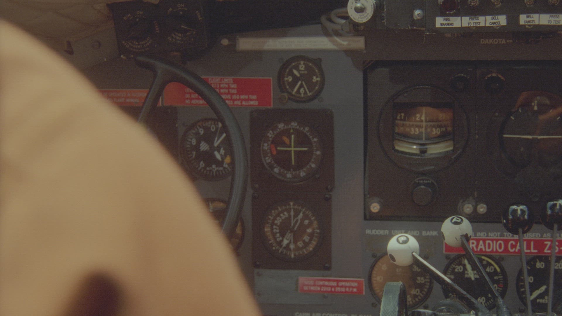 854100058 / Aeroplane / Pilot