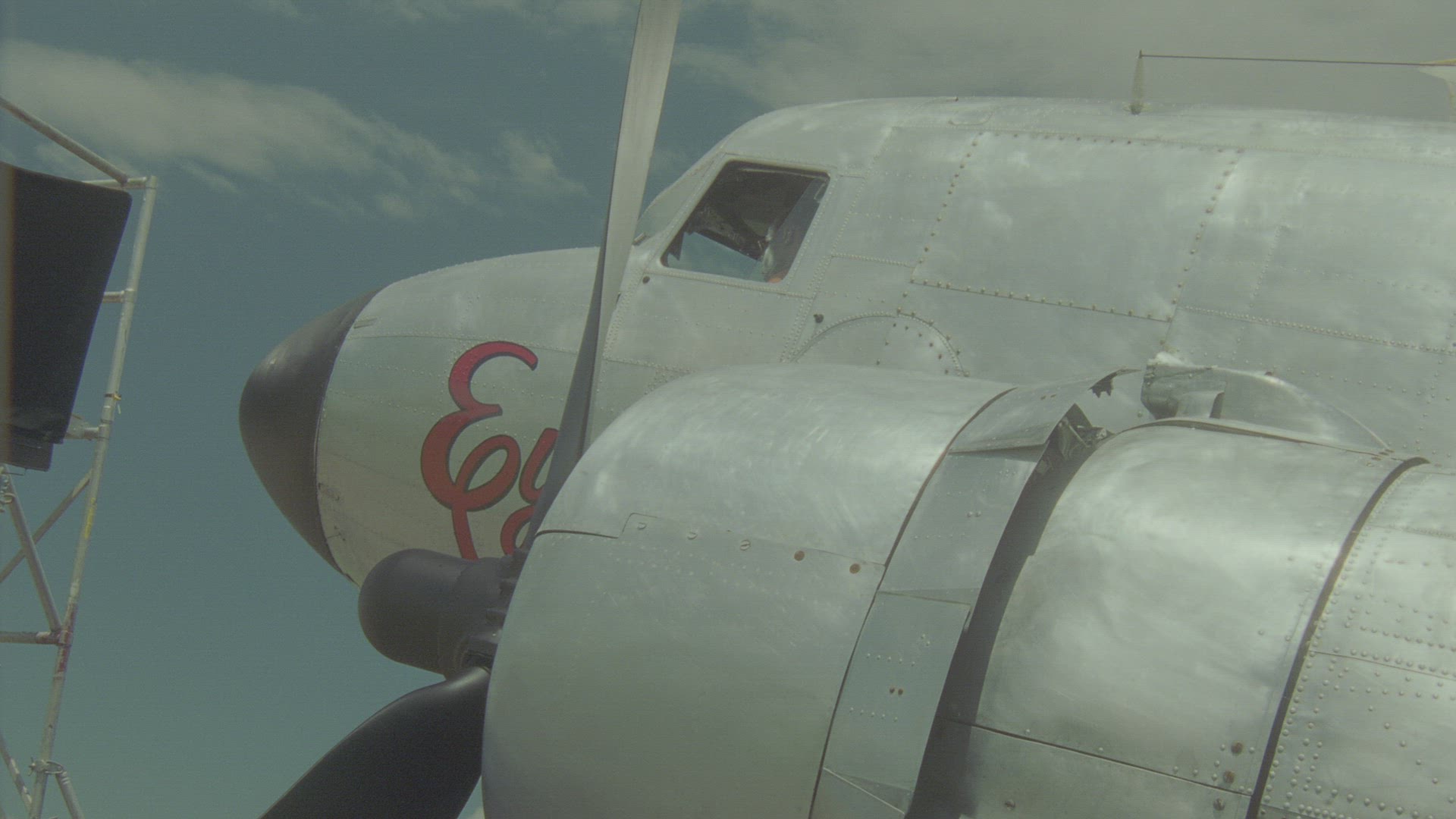 748723323 / Aeroplane / Pilot