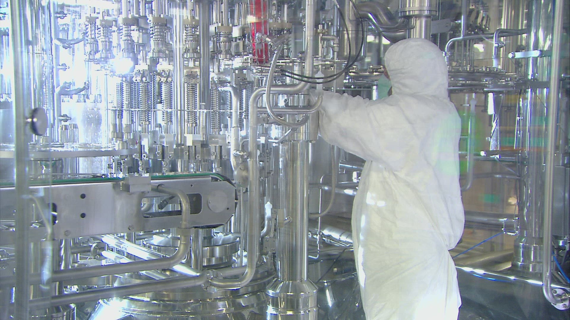 529469504 / Bottling Plant / Technician / Working
