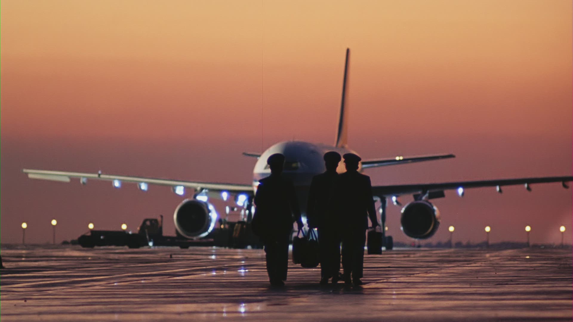 905280531 / Pilot / Walking / Silhouette / Airport