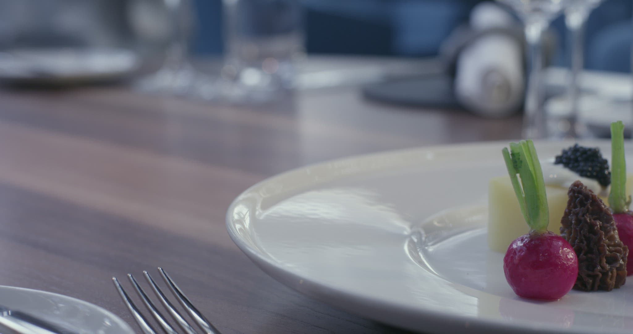 816361270 / Meal / Arranging / Preparing Food