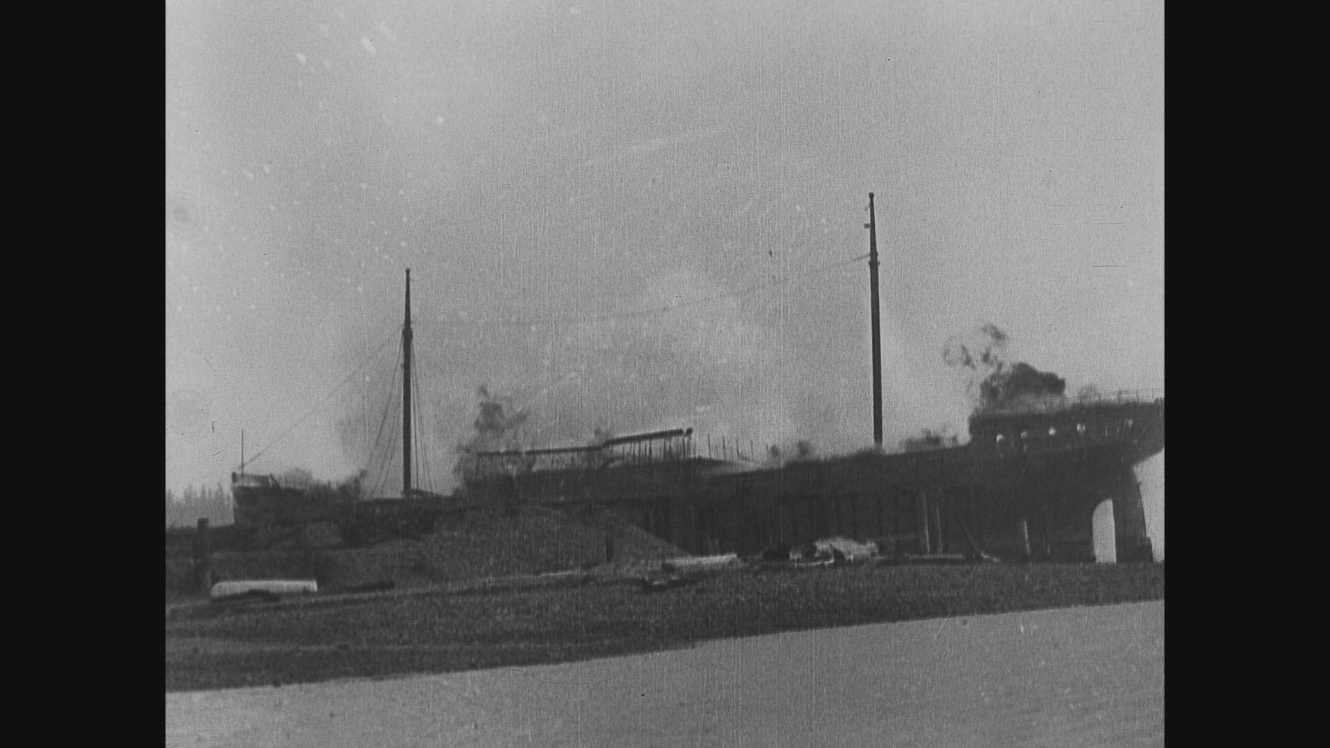 584130732 / Fire / Warship / USA / 
