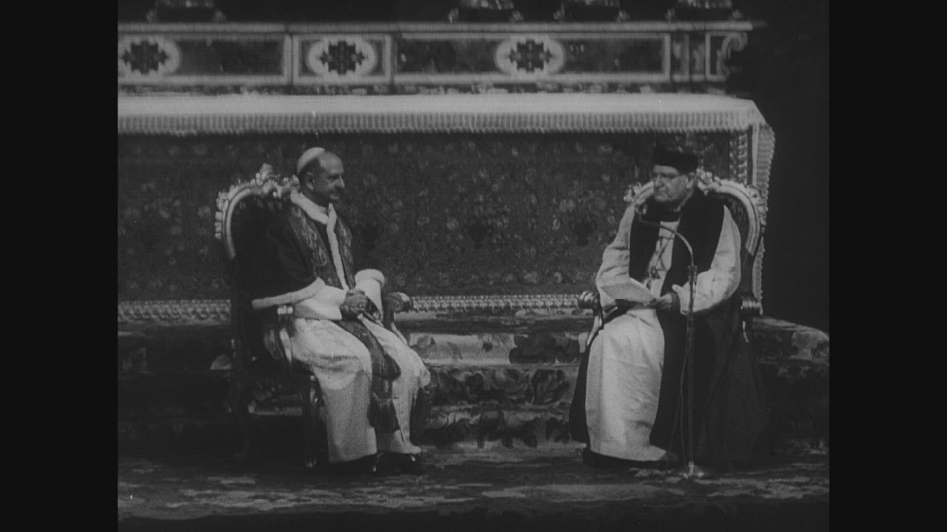 772696419 / Newsreel / 