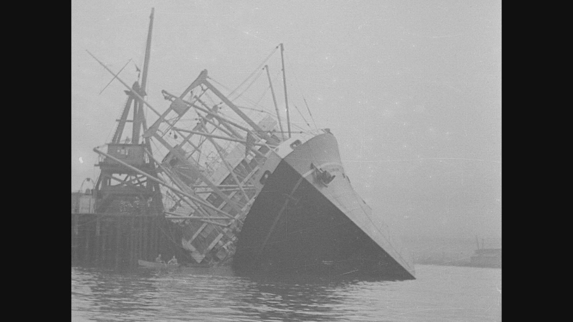 217328309 / Ship / Sinking / Seattle / USA / 